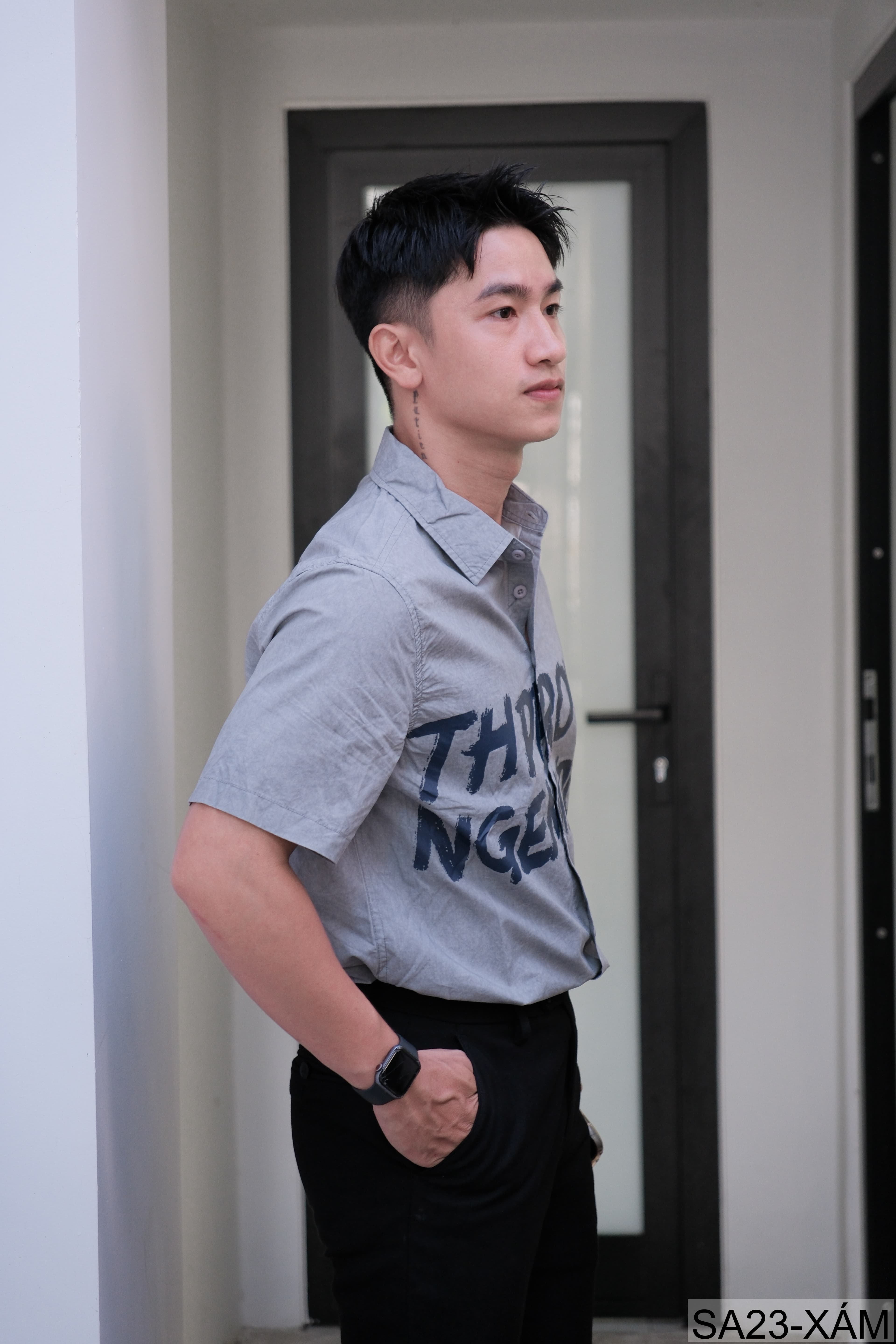 SA23 - Áo sơ mi nam tay ngắn cổ bẻ form rộng in chữ cá tính màu Khaki và Xám - ảnh 4