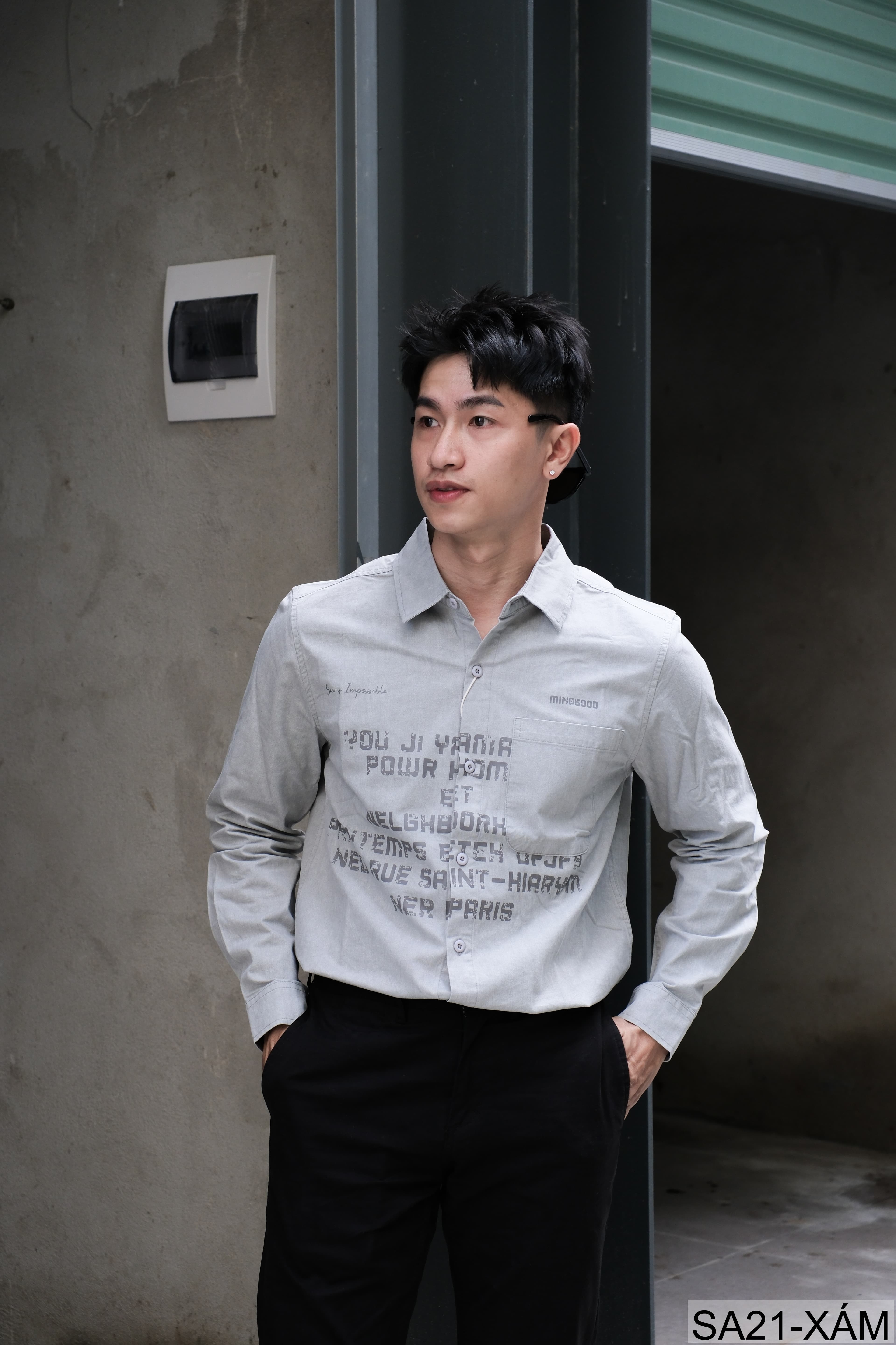 SA21 - Áo sơ mi nam dáng rộng phong cách Nhật Bản, cổ bẻ, tay dài, họa tiết chữ, chất cotton mềm mại - ảnh 4