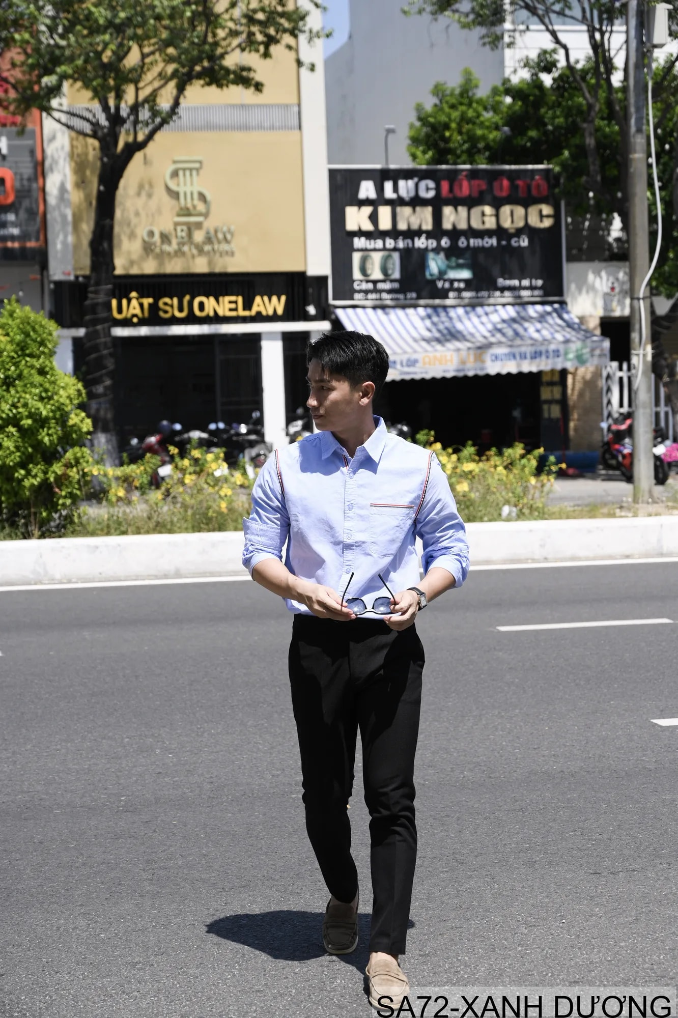 SA72 - Áo sơ mi dài tay phối màu xanh dương trắng phong cách Nhật, form rộng rãi, chất cotton mềm mại - ảnh 3