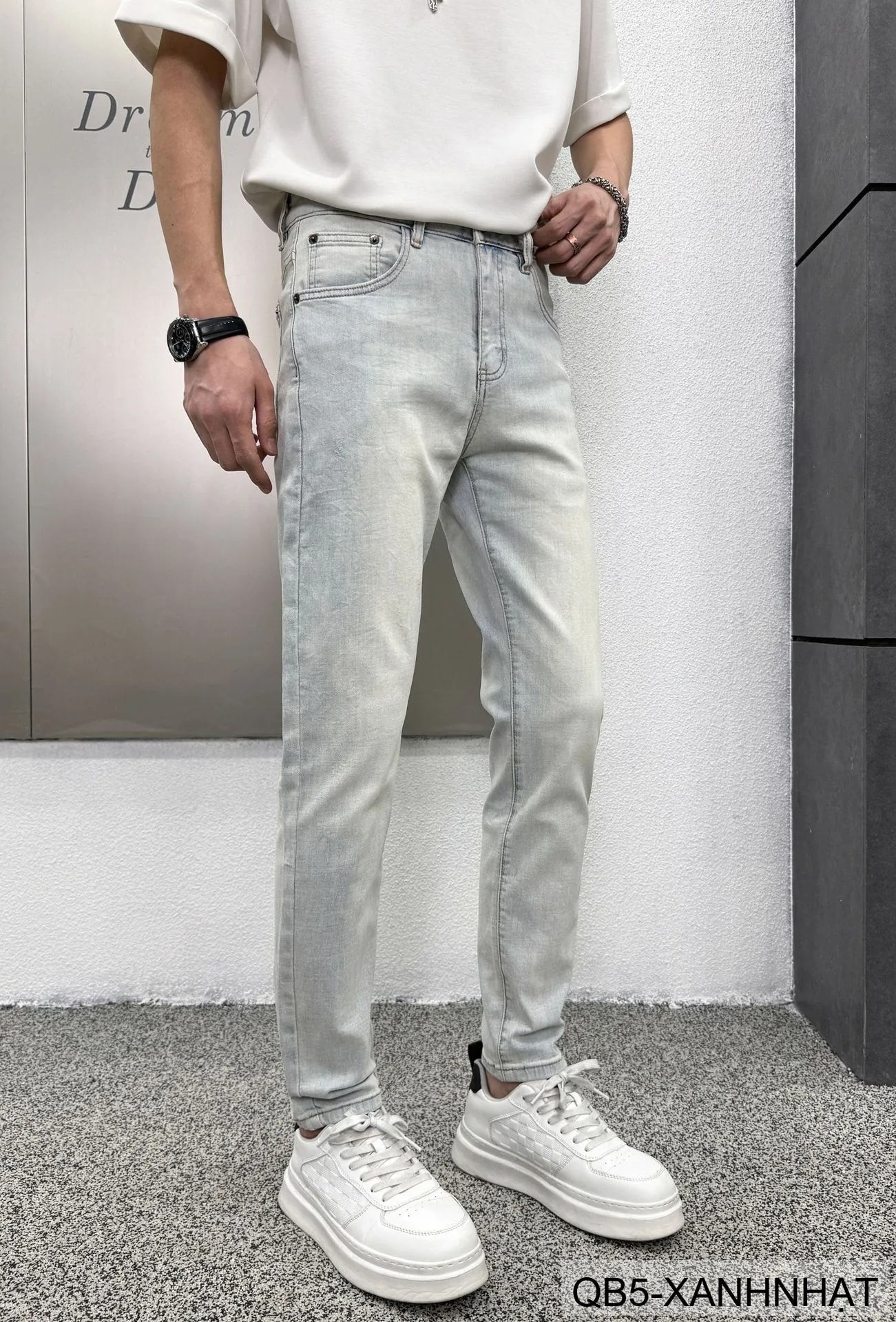 QB5 - Quần Jeans Nam Slim Fit Xanh Nhạt Phong Cách Streetwear, Chất Cotton Đàn Hồi, Mùa Xuân 2026 - ảnh 11