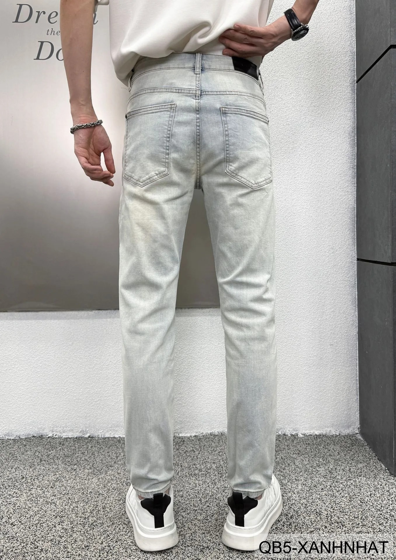 QB5 - Quần Jeans Nam Slim Fit Xanh Nhạt Phong Cách Streetwear, Chất Cotton Đàn Hồi, Mùa Xuân 2026 - ảnh 13