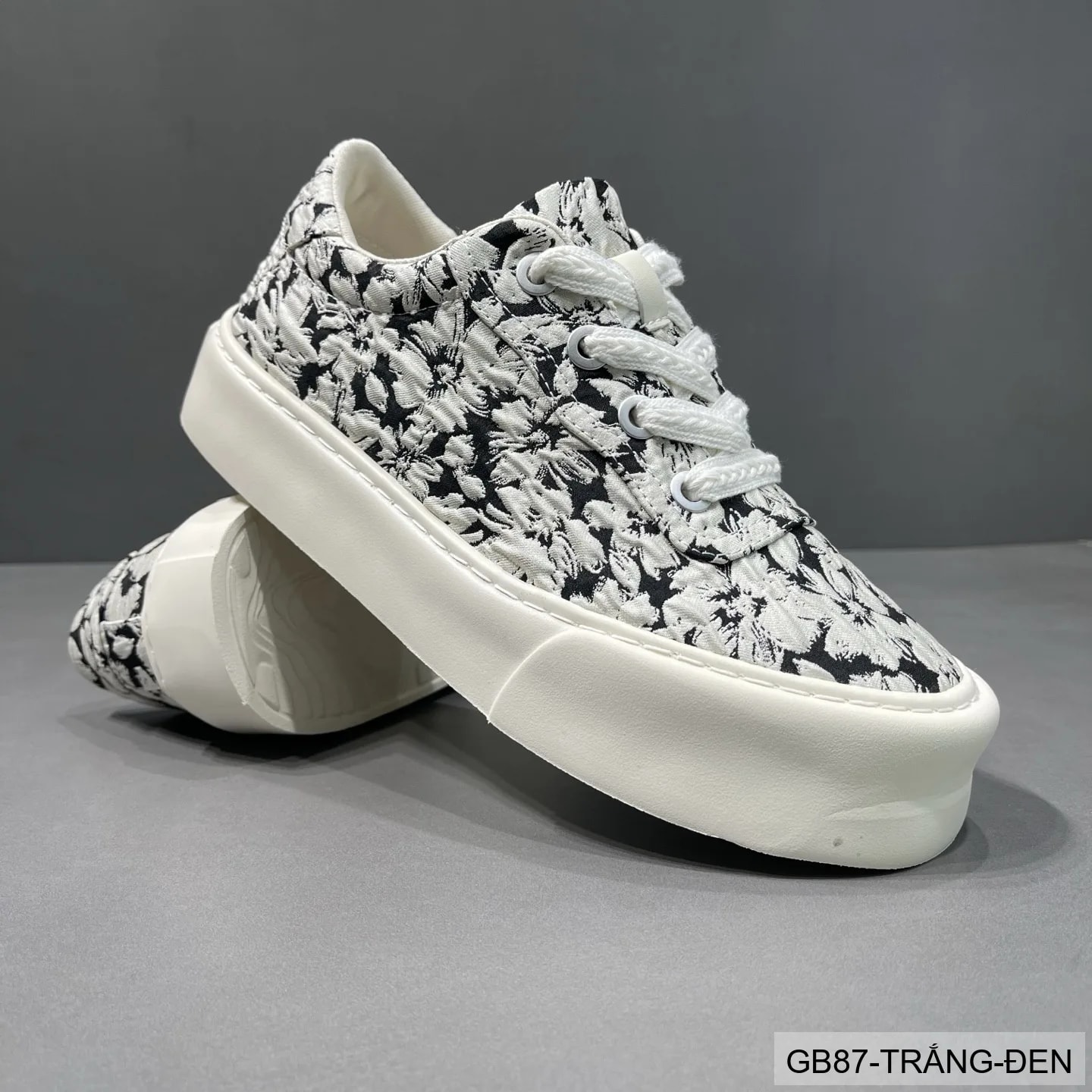 GB87 - Giày vải nam họa tiết hoa, thoáng khí, phong cách streetwear, đế bằng êm chân - video 1