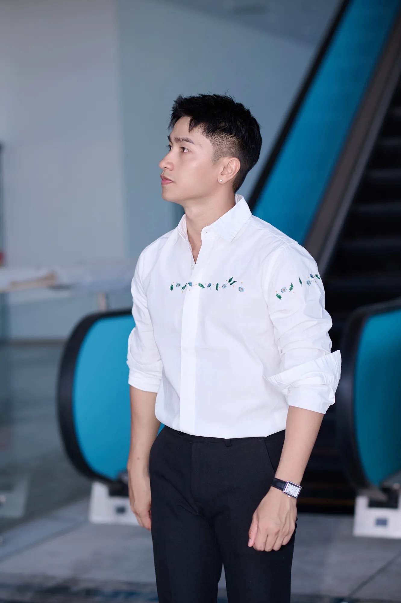 SA100 - Áo sơ mi dài tay nữ phong cách Hàn Quốc, cổ ve, thêu hoa nhẹ nhàng, chất cotton mềm mại - ảnh 4